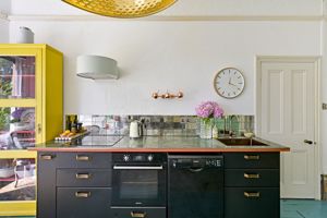 Kitchen- click for photo gallery